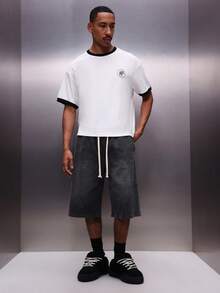 PLAYBOY X SUMWON 男士足球联赛图案T恤，背面大印花，黑色撞色滚边，常规版型纯棉T恤 - 白色 - 查看 3