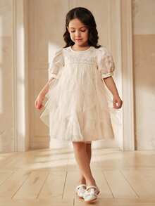 SHEIN 女童纯色圆领泡泡袖A字网纱连衣裙，适合日常外出、居家休闲、参加派对和晚宴；刺绣爱心亮片泡泡袖纯色浅杏色公主裙；香槟色童装；象牙色童装；象牙色女童连衣裙；奶油色女童连衣裙；女童泡泡袖连衣裙；象牙色女童连衣裙 - 杏色 - 查看 3