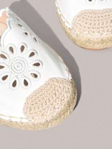 Styleloop Women's Bohemian Style Casual Drawstring Flat Sandals - White - View 4