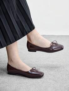 CUCCOO BIZCHIC 女士深棕色漆皮方头系带平底鞋，实用百搭，适合办公室通勤。 - 鏽棕色 - 查看 2