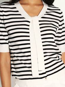 KSTM 条纹纽扣开衫，短袖V领设计，适合休闲夏季穿着 - 黑與白 - 查看 5