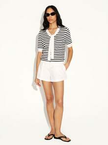 KSTM 条纹纽扣开衫，短袖V领设计，适合休闲夏季穿着 - 黑與白 - 查看 3