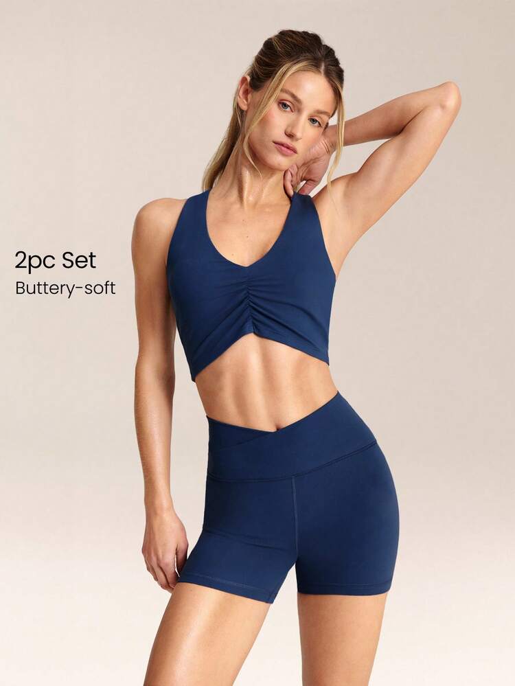 FeatherFit™ Reggiseno sportivo con spalline a racer, morbido come burro, traspirante, elastico, con coppe rimovibili e arricciatura frontale. Pantaloncini da ciclista con vita a incrocio a forma di Y, 4,3" di lunghezza, per basso impatto, ideali per palestra, studio, allenamento, ciclismo, corsa e uso casual quotidiano