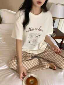 DAZY Conjunto de pijama de camiseta de manga corta con cuello redondo y estampado de letras y perro de dibujos animados, y pantalones a cuadros para adolescentes en verano - Albaricoque - Ver 5