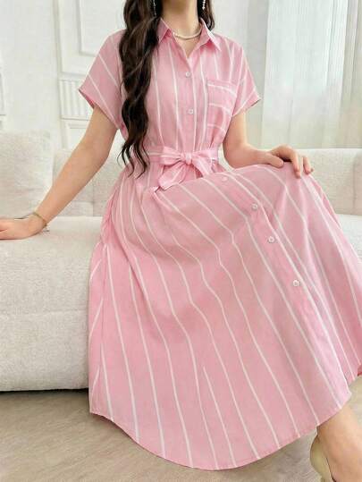 SHEIN 1 Pieza Vestido corto de manga corta de moda casual de verano para adolescentes, con cuello alto, a media pierna, holgado, con abertura y cinturón, adecuado para uso diario, compras, vacaciones y talla grande, en color rosa a rayas