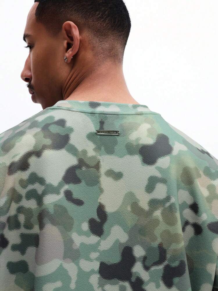 Men's Camouflage Print Short Sleeve Crew Neck T-Shirt With Pink Stripe Detail Oversized Casual Tee Military Style Urban Streetwear Top