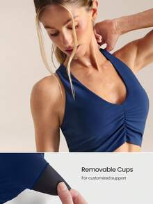GLOWMODE FeatherFit™ 助力运动，如黄油般柔软，吸汗速干，弹力十足，可拆卸胸垫，前部褶皱设计，露背运动文胸搭配 4.3 英寸交叉腰带 Y 型臀部缝线骑行短裤，适合低强度健身房锻炼、骑行、跑步和日常休闲穿着。 - Dark Blue - 查看 3