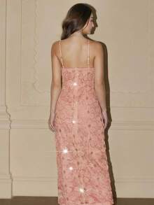 Aveloria Rosie Đầm hai dây màu hồng đính sequin, thiết kế cắt xẻ tinh tế tạo nên vẻ sang trọng, phom dáng ôm sát tôn dáng, phong cách lãng mạn lấp lánh phù hợp cho các buổi tiệc tối và hẹn hò. - Hồng - Xem 2