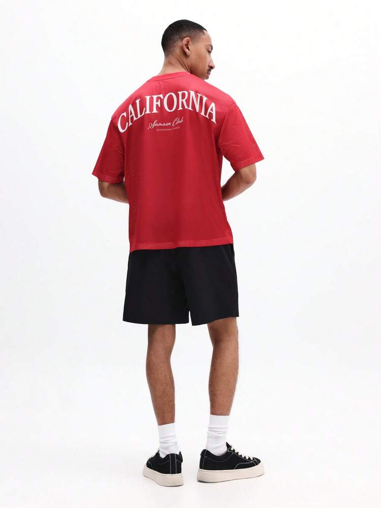 Set da spiaggia da uomo in rete con stampa del testo "California", costume da bagno per vacanze estive, outfit casual con pantaloncini con coulisse e top a maniche corte