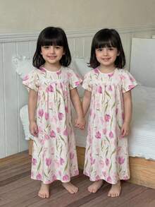 SHEIN 少女郁金香花朵图案荷叶边宽松舒适睡裙/家居服，适合女孩日常穿着，室内外皆宜。夏季花卉印花荷叶袖撞色蕾丝宽松睡裙 - 杏色 - 查看 3