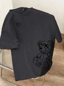 Manfinity Joysei Plus Size Men's Loose Fit Dark Gray T-Shirt, Minimalist Design. Young Men's Street Style Clothing. Bear Print, Teddy Bear Graphic, Comfortable, Modern, Casual, Daily Style, Perfect Street Fashion Item, Also An Excellent Gift For Boyfriend Or Husband. Versatile, Travel Style. - Dark Grey - View 1