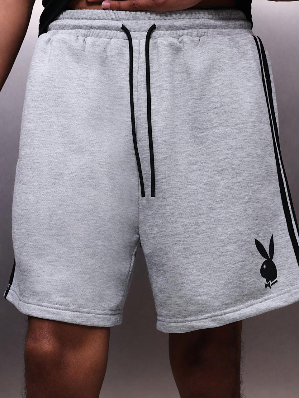 PLAYBOY X SUMWON Jersey-Shorts mit Seitenstreifen und Logo
