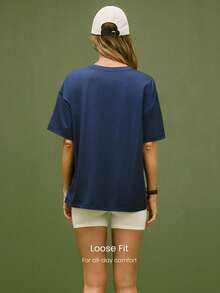 GLOWMODE Áo thun dài đến hông chất liệu cotton Pima, siêu mềm, nhẹ, co giãn, dáng rộng, họa tiết retro phía trước, cổ tròn, thích hợp cho tennis, golf, pickleball, mặc hàng ngày. - Dark Blue - Xem 2