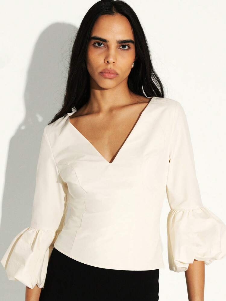 KSTM Damska bluzka z dekoltem w serek i bufiastymi rękawami, zapinana na guziki, elegancka, biurowa, modna i wyrazista