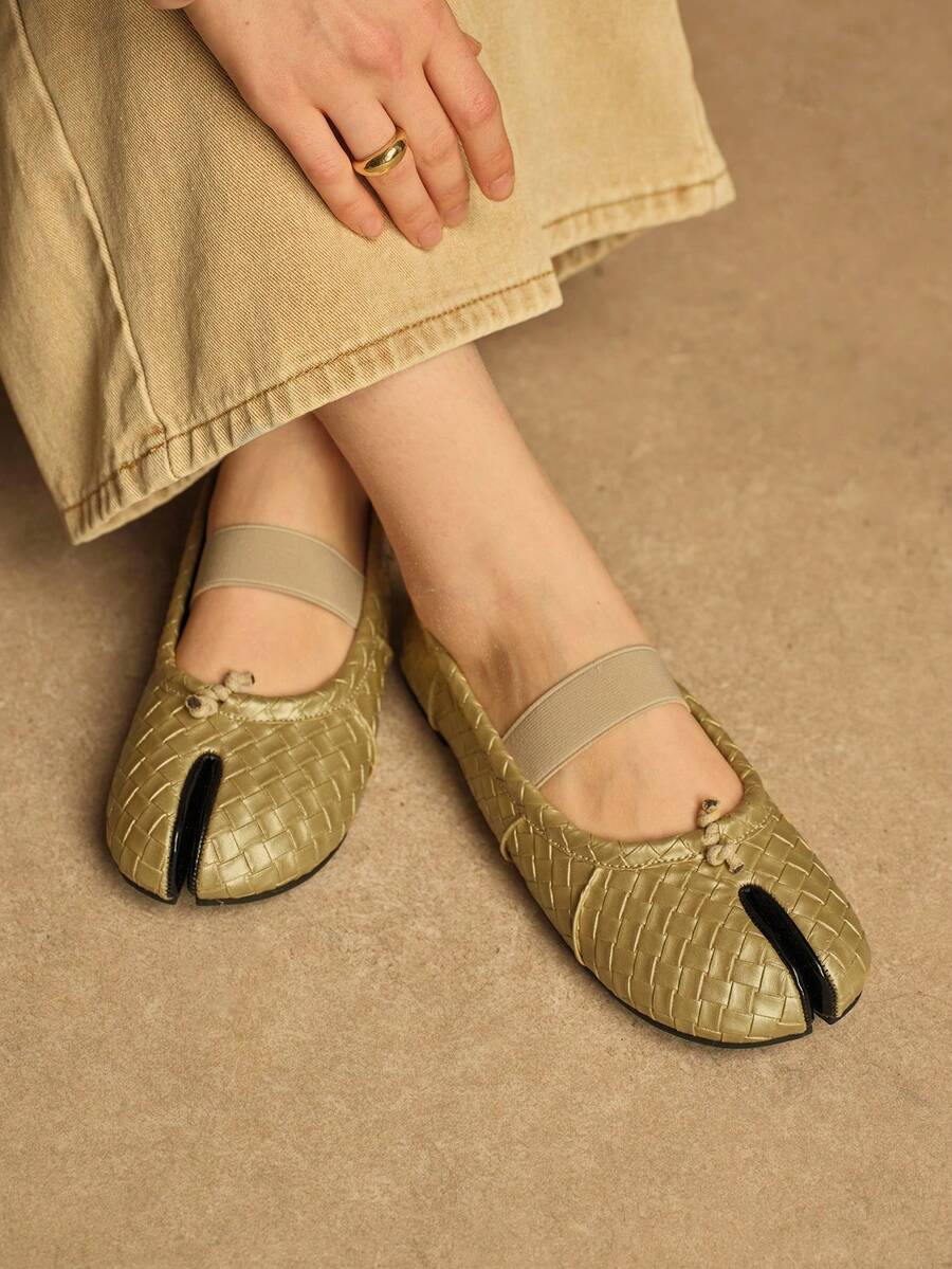 Rosivie 女士金色圆头平底玛丽珍分趾鞋，低跟，校园风圣诞节 - 金色 - 查看 1