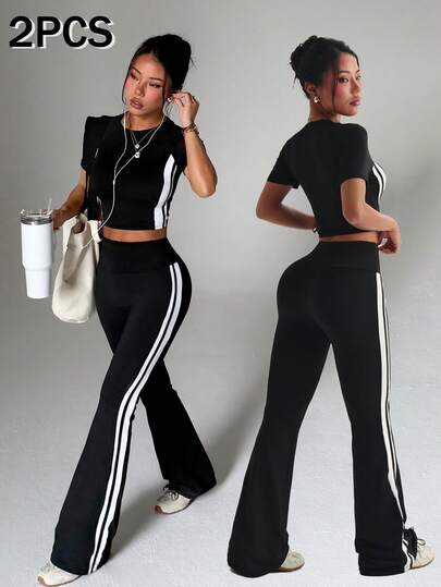 SHEIN With My Calm 女士黑色紧身两件套运动服，圆领短袖上衣和喇叭裤侧边饰有撞色条纹，适合日常休闲穿着、跑步、瑜伽、健身、网球、高尔夫等运动。
