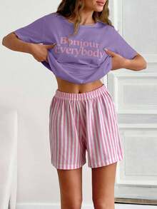 SHEIN Cottnline مجموعة بيجامة منزلية للنساء مكونة من شورت قصير مطبوع بخطوط وأعلى مطبوع بشعار، مصنوعة من القطن - ارجواني - مشاهدة 3