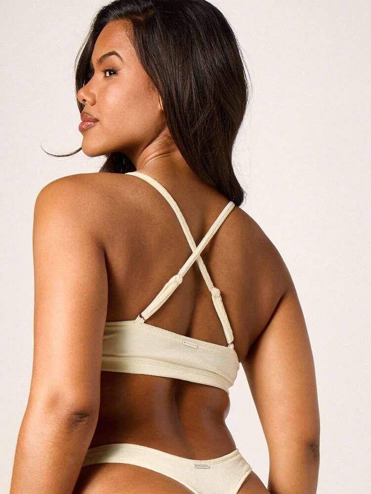 Missguided x Playboy Ensemble de brassière en velours et culotte cheeky avec broderie du logo rose, collection d'articles de lingerie crème