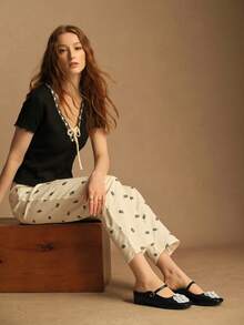 Rosivie 3D Floral Decor Square Toe Comfortable Casual Flat Shoes, Suitable For Daily Commute - Black and White - View 3