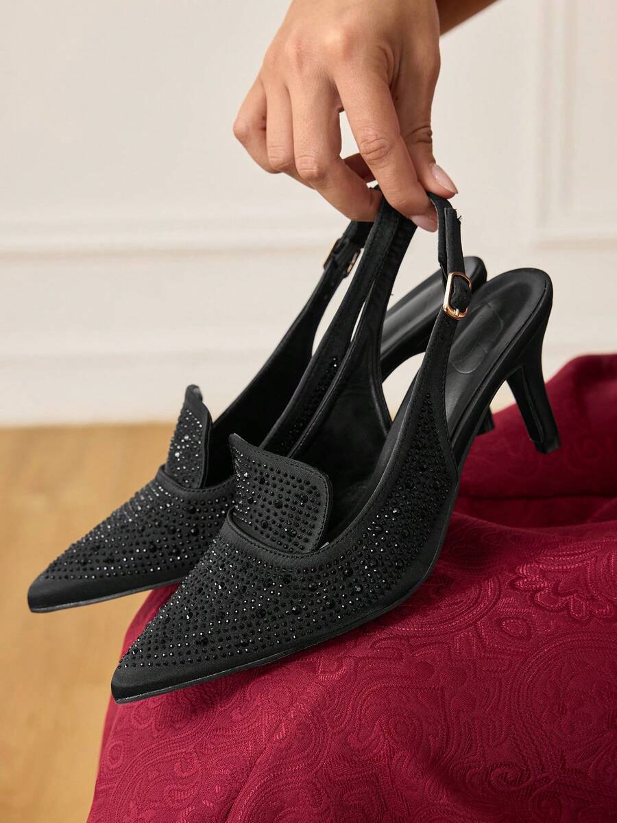 CUCCOO HITCHD Tacones altos con punta afilada y correa de tobillo con cristales negros para mujeres - Negro - Ver 1