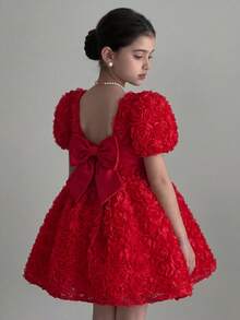 SHEIN Đầm bé gái không tay, màu trơn, cổ đính ngọc trai, dáng chữ A, trang trí nơ hoa hồng 3D, màu đỏ, dễ thương, thanh lịch, ngọt ngào và thời trang, thích hợp mặc đi dự tiệc, lễ hội, sinh nhật, du lịch gia đình, kiểu Ramadan, mẹ và con gái, chị em gái. - Đỏ - Xem 2