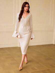 ZEYLAH Vestido ajustado elegante con cuello en V, unicolor y mangas acampanadas - Blanco - Ver 5