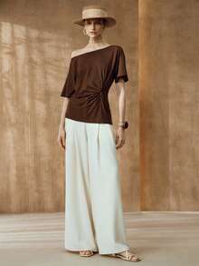 Revavyn 女士短袖T恤，采用闪亮金色针织面料，收腰设计，饰有褶裥细节，是夏季日常穿着的理想之选。 - 棕色 - 查看 2