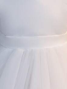 SHEIN Glamorique Kids 優雅白色花童女嬰公主洋裝，夏季網紗蓬蓬裙搭配3D花卉裝飾與荷葉袖，適用於生日派對、婚禮、洗禮、節慶 - 白色 - 查看 6