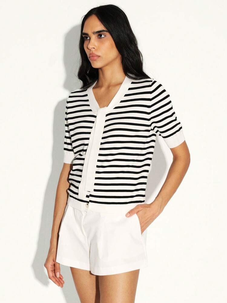 KSTM Gestreifter Knopf-Cardigan mit kurzen Ärmeln und V-Ausschnitt-Design für lässigen Sommertragen