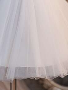 SHEIN Glamorique Kids 優雅白色花童女嬰公主洋裝，夏季網紗蓬蓬裙搭配3D花卉裝飾與荷葉袖，適用於生日派對、婚禮、洗禮、節慶 - 白色 - 查看 7