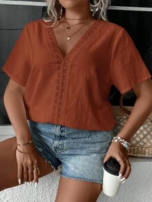 EMERY ROSE Áo kiểu nữ cỡ lớn, màu trơn, phối ren, cổ chữ V, tay ngắn, kiểu dáng thường ngày. - Rỉ Nâu - Xem 4
