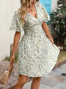 SHEIN LUNE 女士夏季绿色叶子印花褶皱荷叶边短袖收腰连衣裙 - 綠色 - 查看 1