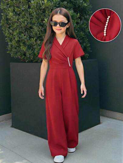 少女酒红色丝绒无袖连体裤——优雅的裹身设计，饰以珍珠，完美适用于派对、家庭聚餐、节日聚会和半正式场合；舒适的阔腿版型，时尚百搭，适合特殊场合或休闲穿着。