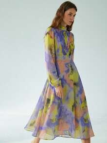 Aveloria Modichic Robe longue à manches longues pour femmes avec taille cintrée, plis à l'avant et imprimé tie-dye bleu-vert élégant et polyvalent pour le travail - Multicolore - Voir 5