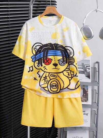 SHEIN 两件套男童街头风休闲涂鸦扎染小熊图案短袖T恤和松紧腰短裤套装，适合秋季、春季、夏季、户外玩耍、上学、街头风、派对和休闲场合。