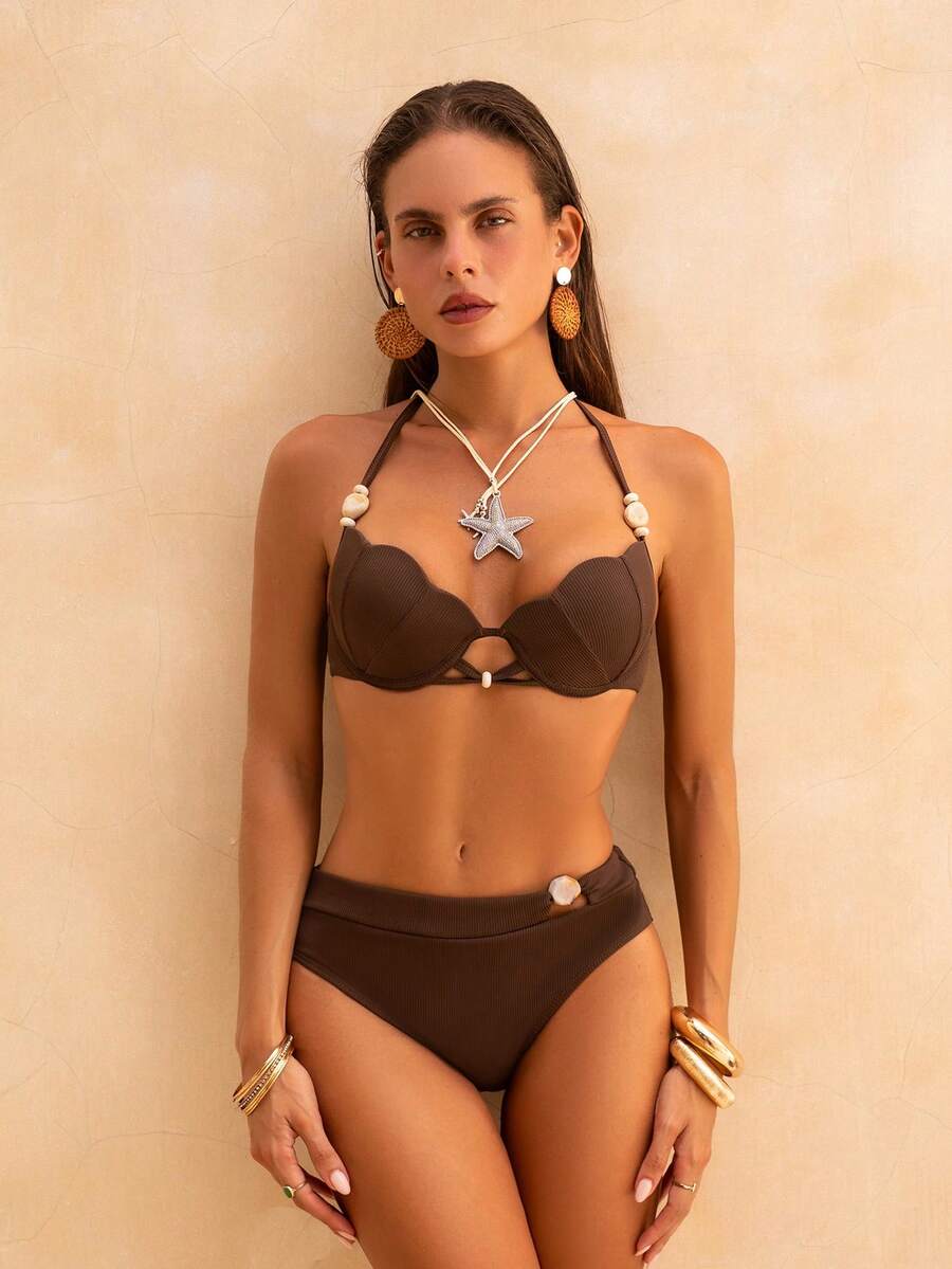Swim Chiccia 两件套女士比基尼套装，仿玉装饰钢圈提拉贝壳边文胸上衣，高腰镂空泳裤，时尚高端比基尼泳装 - 咖啡棕 - 查看 1