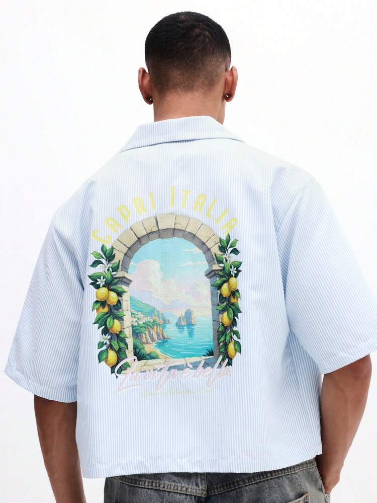 Chemise à manches courtes style méditerranéen et côtier pour vacances, coupe ajustée avec rayures, boutons et imprimé Capri Italia sur le dos