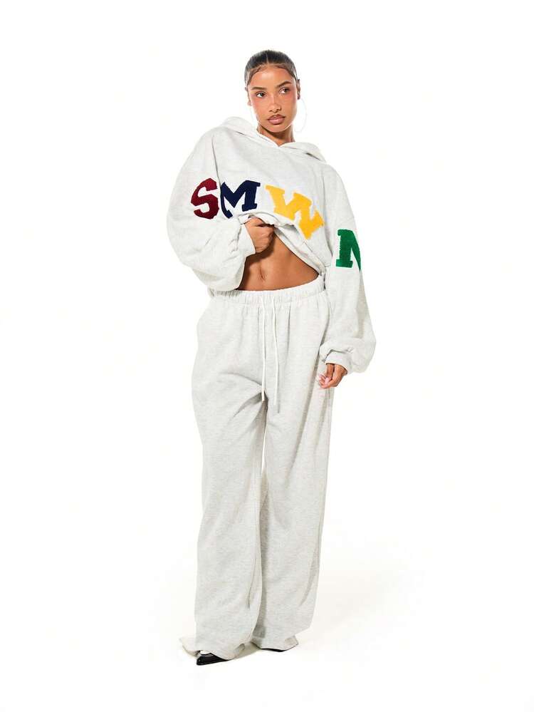 SUMWON WOMEN Pantalones deportivos con estampado de letras y apliques grises