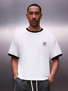 PLAYBOY X SUMWON 男士足球联赛图案T恤，背面大印花，黑色撞色滚边，常规版型纯棉T恤 - 白色 - 查看 5