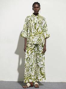 Aveloria Modichic White & Green Contrast Color Ikat Print 2 Pieces Set, Loose Fit Batwing Blouse And Straight Leg Pants, Casual Resort Boho Chic - Green - View 1
