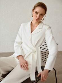 MOTF PREMIUM 裹身结修身西装外套 - 白色 - 查看 4