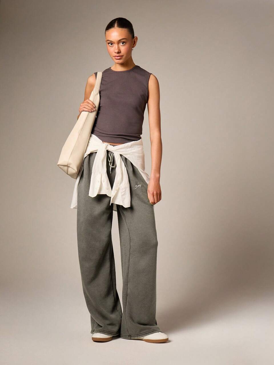 AiiRZ Relaxed Wide Leg Drawstring Sweatpants With Signature Embroidered Logo Casual Loungewear Joggers For Everyday Comfort
