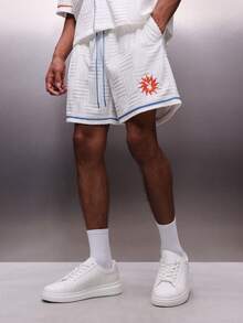 PLAYBOY X SUMWON 男士纹理编织短裤，蓝色撞色滚边，抽绳腰带，夏季休闲百慕大短裤款式，及膝以上长度，白色，宽松版型，饰有品牌标志 - 白色 - 查看 4