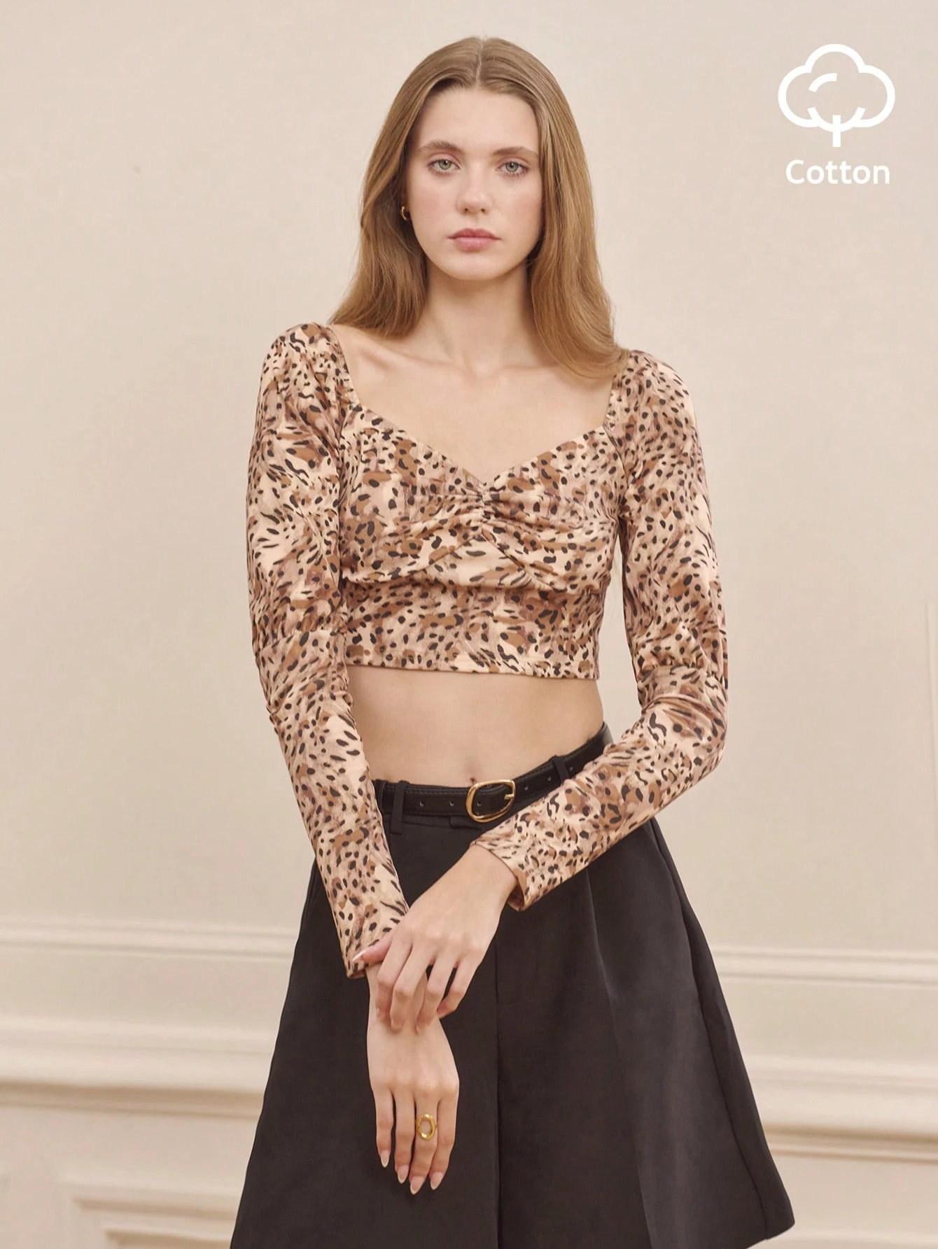 Top court en coton plissé à l'avant avec manches bouffantes, top ajusté chic, top léopard, top de fête, printemps été, sortie