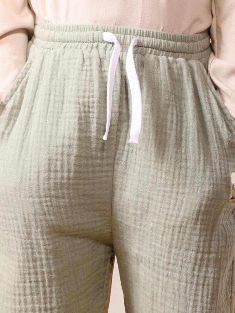 보이 세이지 그린 퀼팅 이중 레이어 코튼 소프트 배럴 릴렉스 핏 캐주얼 드로스트링 팬츠, 햇빛 패치 아래 사이드 포켓 포함