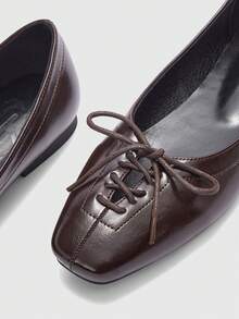 CUCCOO BIZCHIC 女士深棕色漆皮方头系带平底鞋，实用百搭，适合办公室通勤。 - 鏽棕色 - 查看 7
