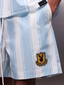 PLAYBOY X SUMWON 男士条纹夏季足球短裤，饰有品牌标志，弹性腰带，休闲百慕大风格运动服 - 藍色 - 查看 6