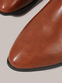 Styleloop Giày bốt cổ ngắn nữ thiết kế khóa cài, kiểu dáng thường ngày, đa năng, gót chunky. - Màu Đỏ Sâu - Xem 4