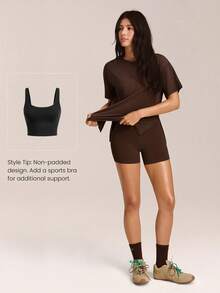 GLOWMODE Tencel™ Modal 4.3英寸 Everymode 柔软丝滑宽松T恤 & FeatherFit™ 轻盈如丝、吸汗速干交叉腰部骑行短裤，适合低强度健身房、骑行、锻炼、跑步、日常运动穿着 - 棕色 - 查看 7