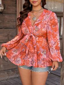 SHEIN LUNE Blusa de mujer de talla grande con cuello en V, manga larga, cintura con lazo y volantes en el bajo, con estampado floral transparente - Color caoba - Ver 7